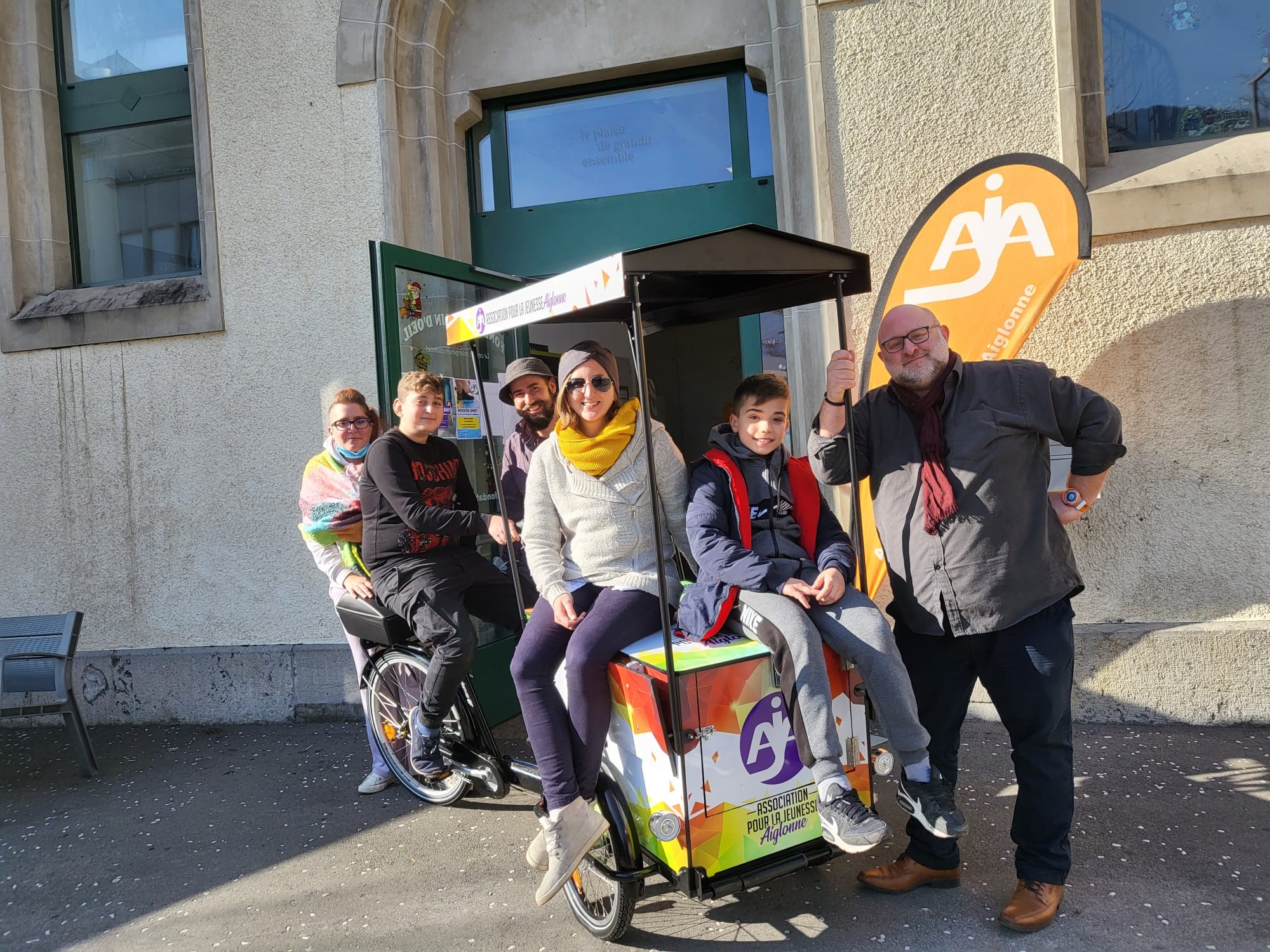 Un engin original pour aller à la rencontre des jeunes Aiglons